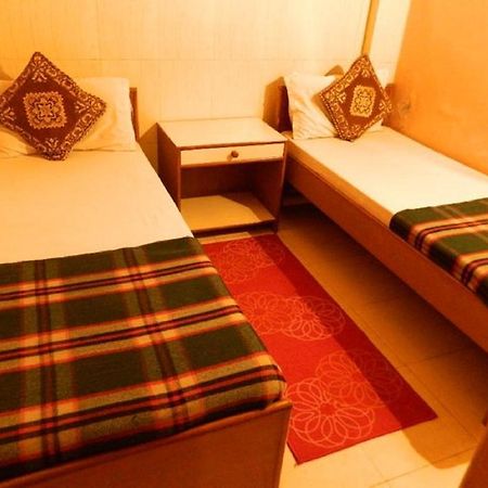 Viraaj Guest House Нойда Екстер'єр фото