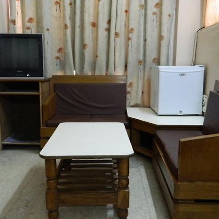 Viraaj Guest House Нойда Екстер'єр фото