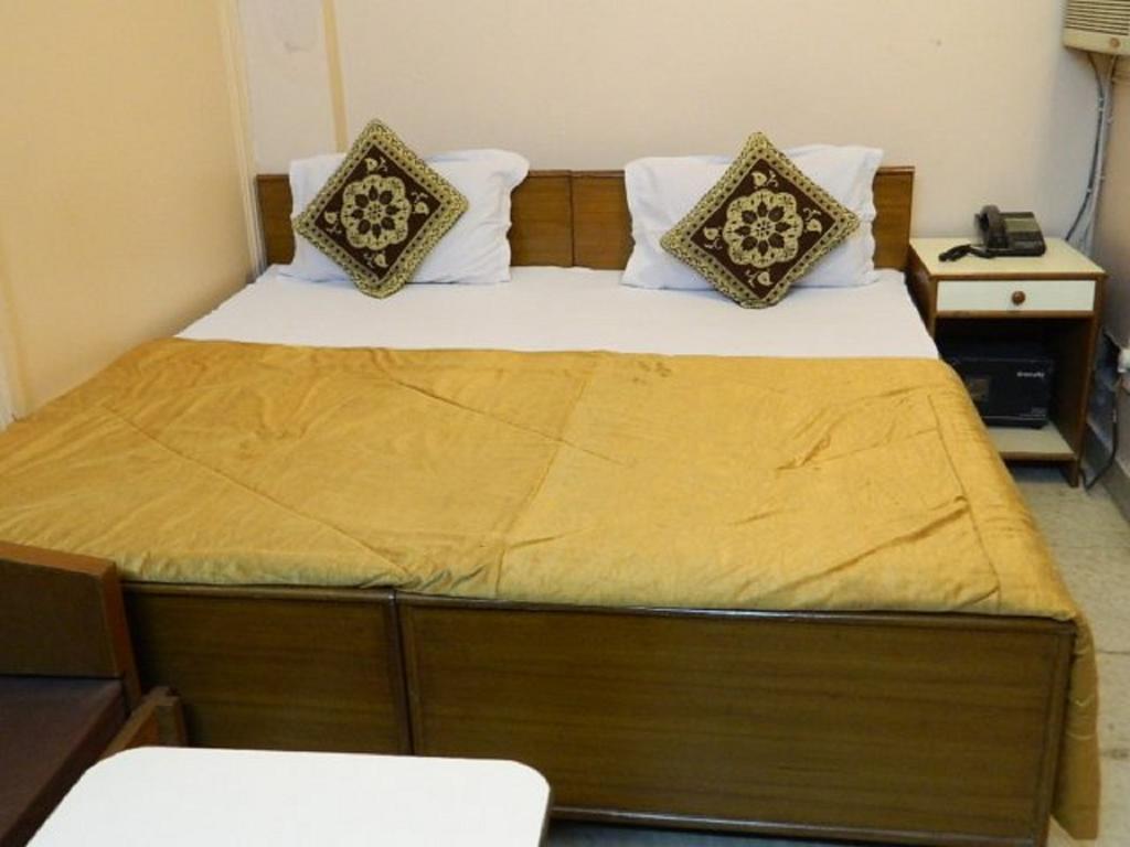 Viraaj Guest House Нойда Екстер'єр фото