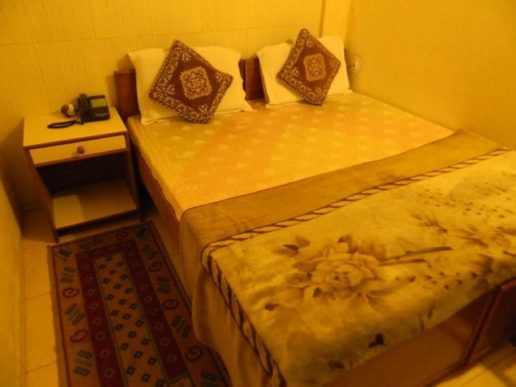 Viraaj Guest House Нойда Екстер'єр фото