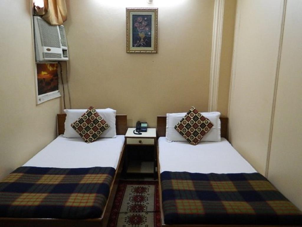 Viraaj Guest House Нойда Екстер'єр фото