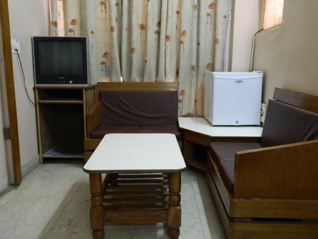 Viraaj Guest House Нойда Екстер'єр фото