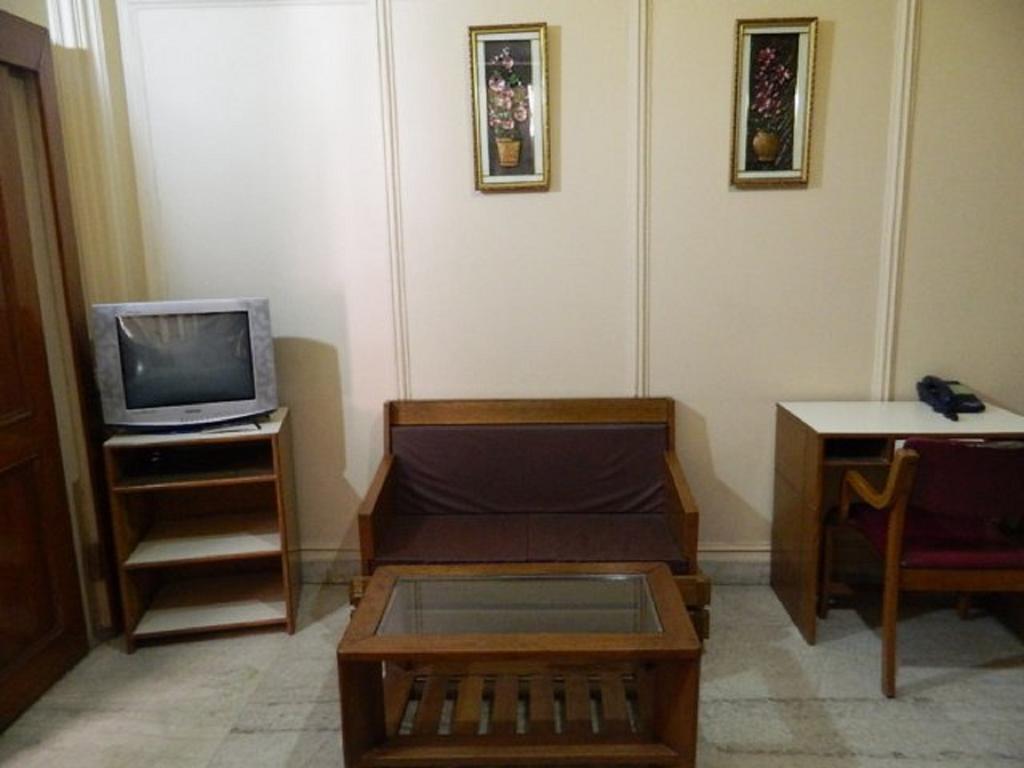 Viraaj Guest House Нойда Екстер'єр фото